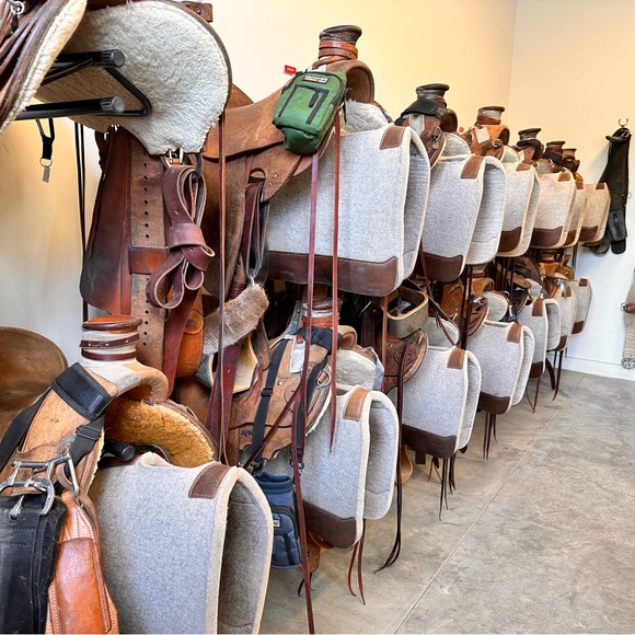 Meet your Posher, Emmy’s Edit - Picture 12 of 16